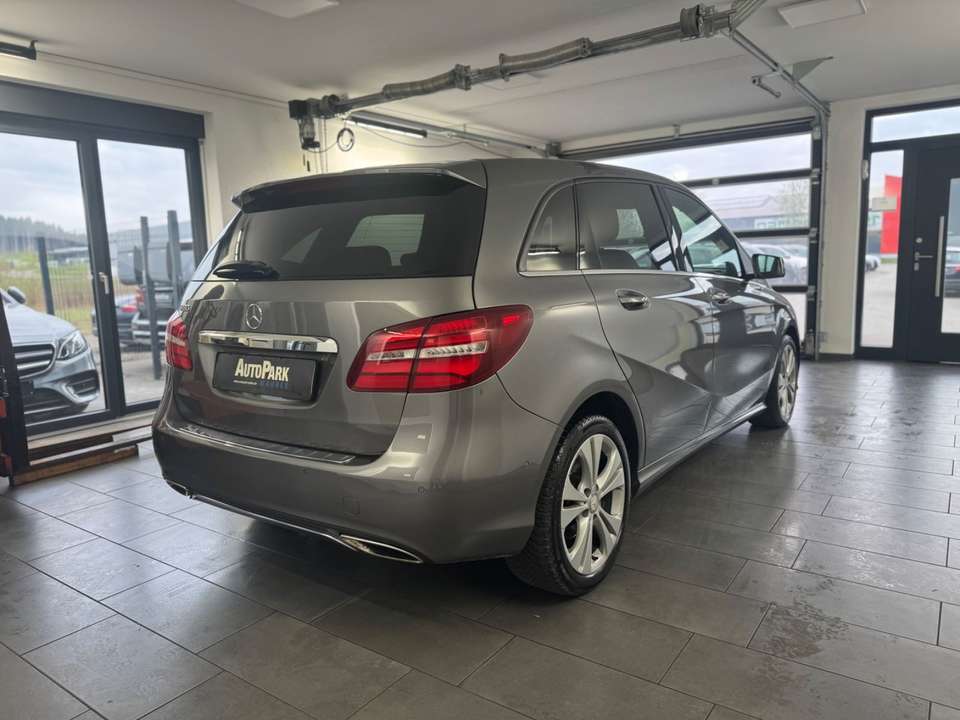 Mercedes-Benz B 180 - Imagem 7