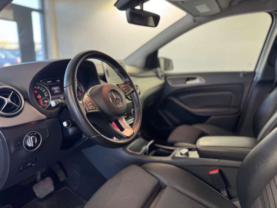 Mercedes-Benz B 180 - Imagem 12