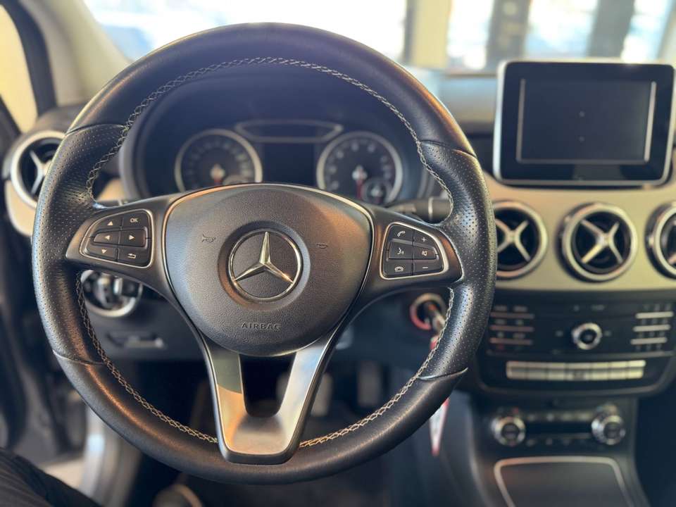 Mercedes-Benz B 180 - Imagem 14
