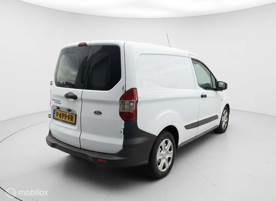 Ford Transit Courier - Imagem 5