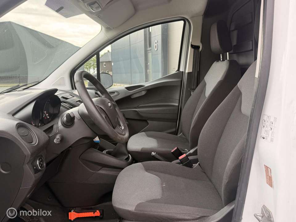 Ford Transit Courier - Imagem 12