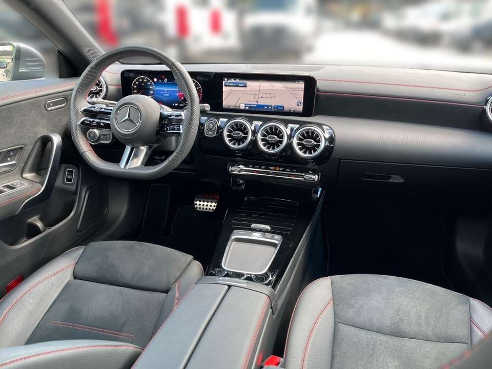 Mercedes-Benz CLA 180 - Imagem 10