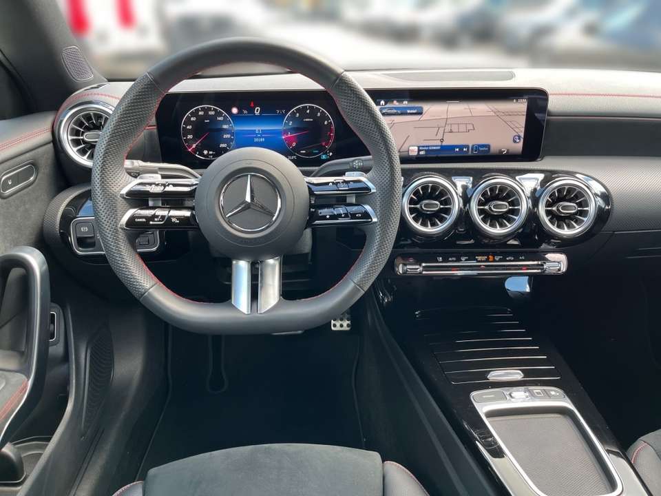 Mercedes-Benz CLA 180 - Imagem 11
