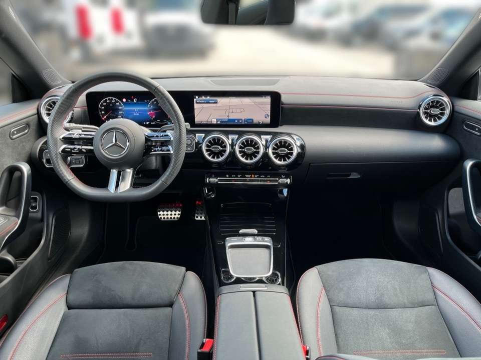 Mercedes-Benz CLA 180 - Imagem 12