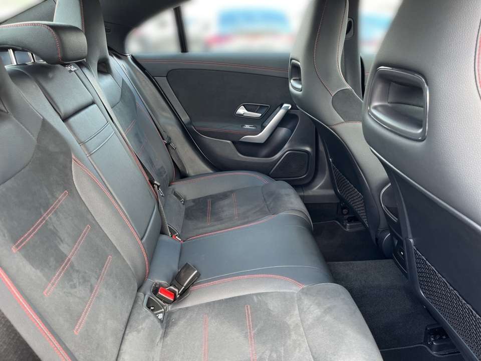 Mercedes-Benz CLA 180 - Imagem 13