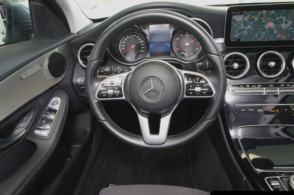 Mercedes-Benz C 180 - Imagem 12
