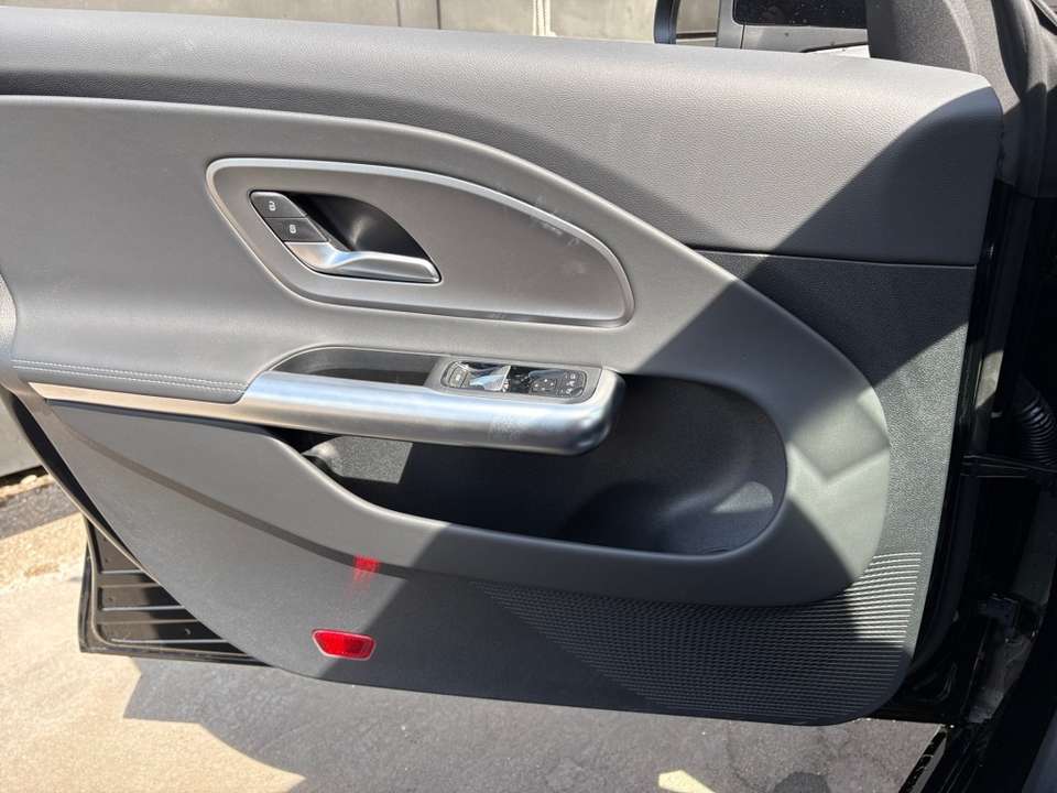 Mercedes-Benz CLA 180 - Imagem 14