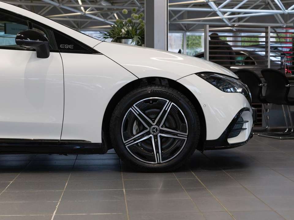 Mercedes-Benz EQE 300 - Imagem 6