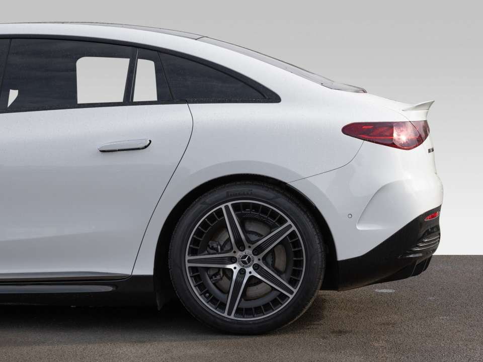 Mercedes-Benz EQE 53 - Imagem 7
