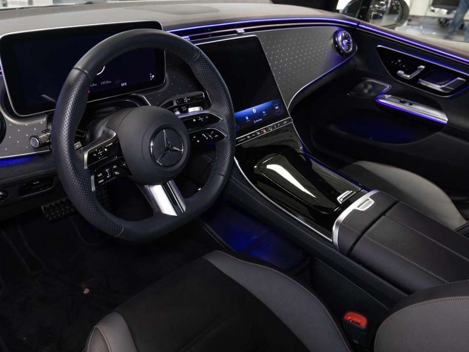 Mercedes-Benz EQE 300 - Imagem 7