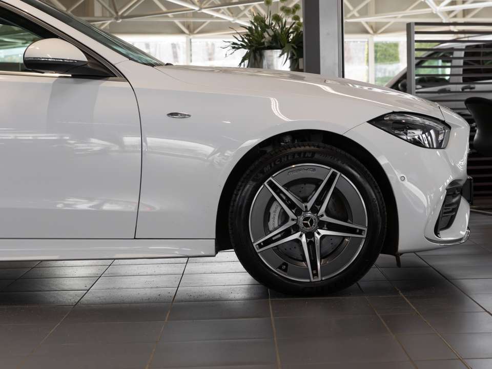 Mercedes-Benz C 300 - Imagem 10