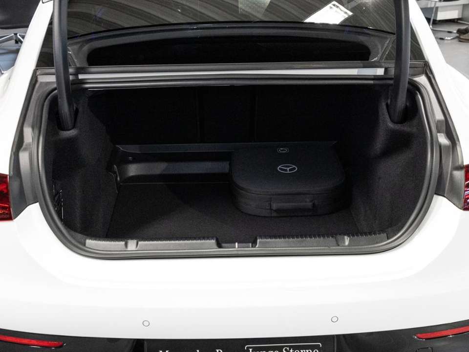 Mercedes-Benz EQE 300 - Imagem 10