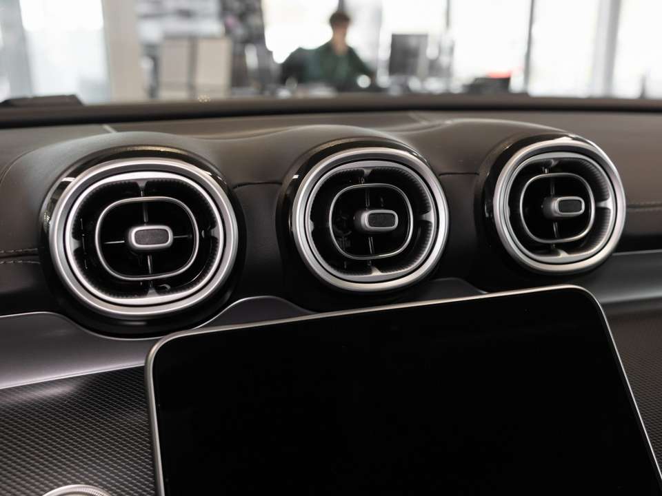 Mercedes-Benz C 300 - Imagem 11