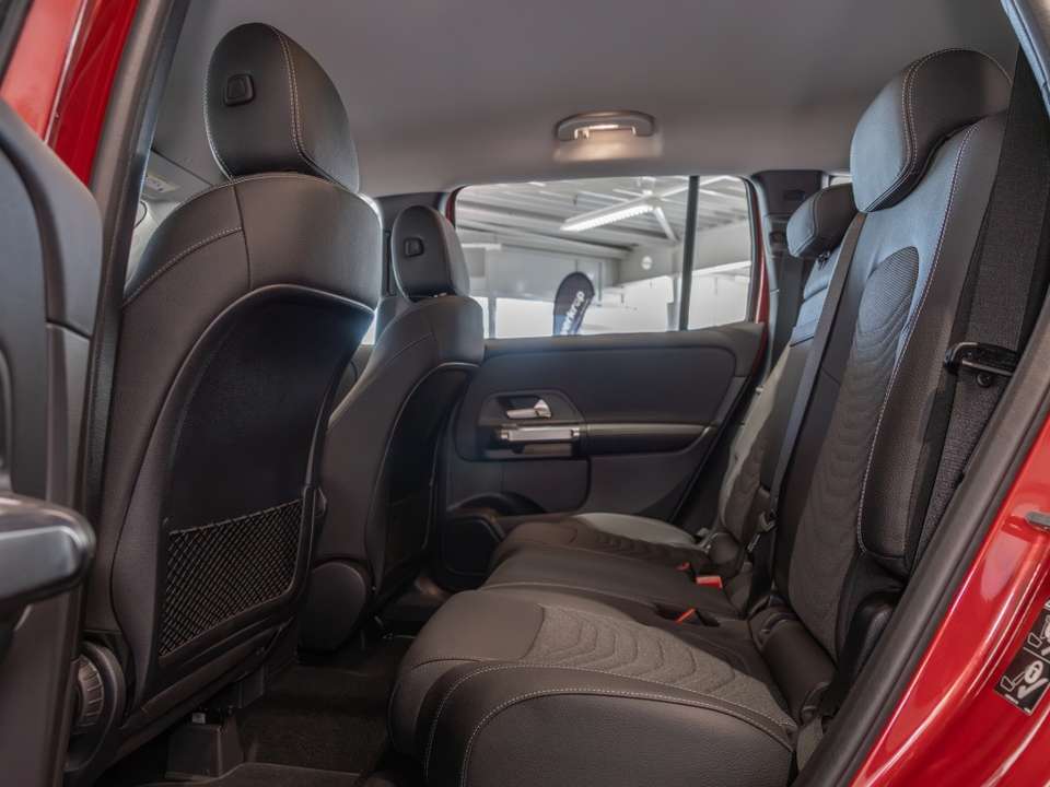 Mercedes-Benz GLB 220 - Imagem 11