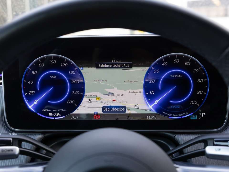 Mercedes-Benz EQE 53 - Imagem 13
