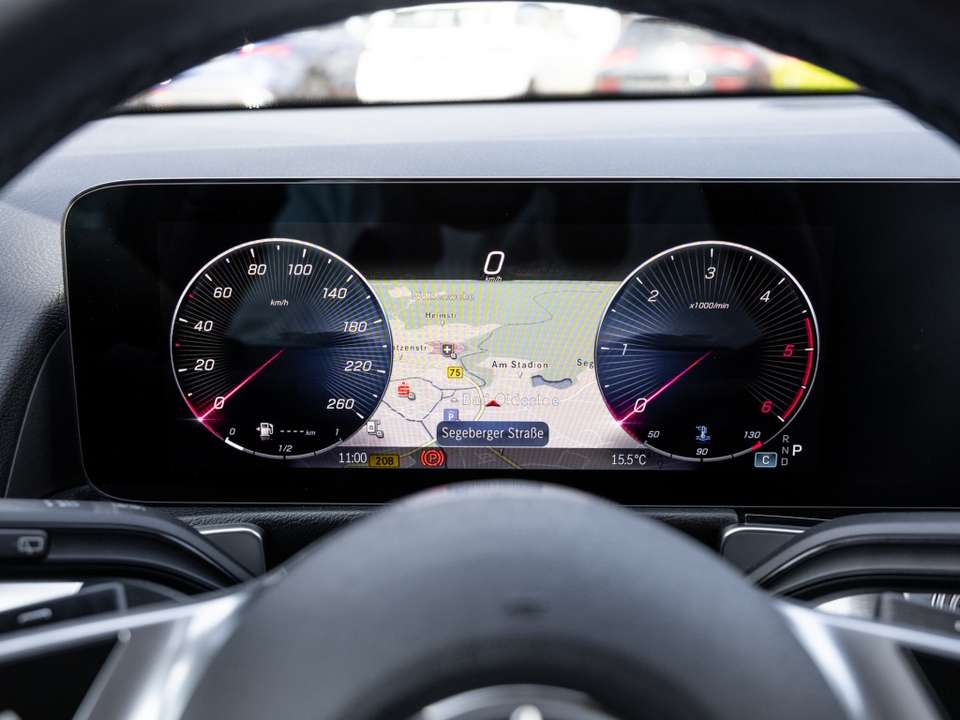 Mercedes-Benz GLB 180 - Imagem 11