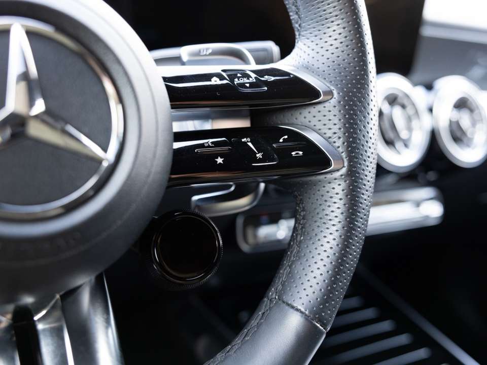 Mercedes-Benz GLB 35 AMG - Imagem 15