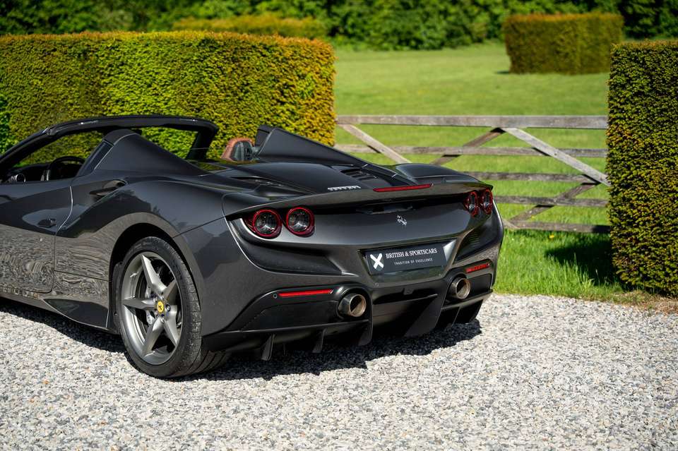 Ferrari F8 Spider - Imagem 8