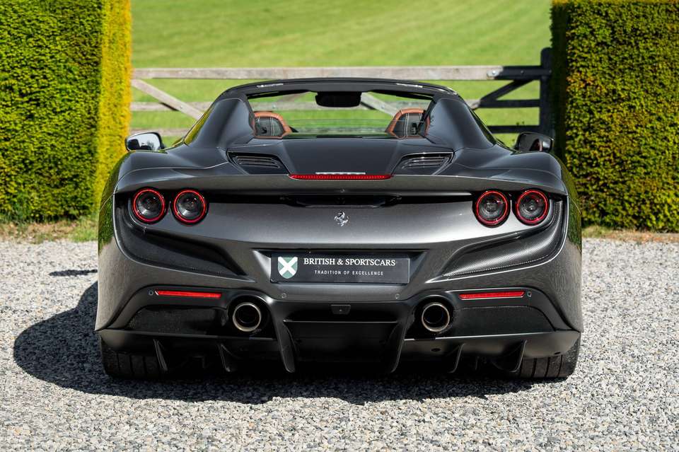 Ferrari F8 Spider - Imagem 10