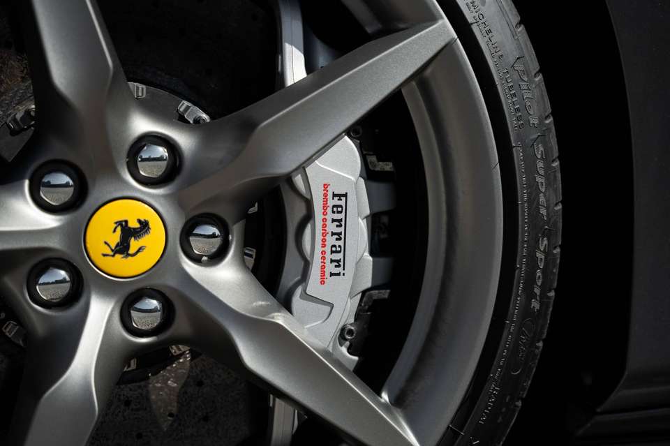 Ferrari F8 Spider - Imagem 13