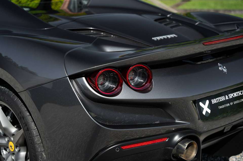 Ferrari F8 Spider - Imagem 15