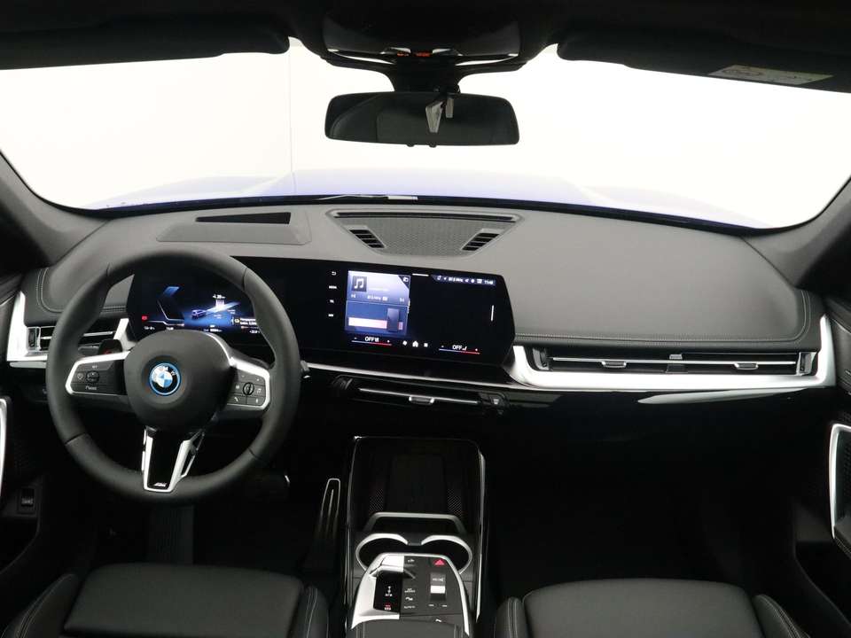 BMW iX1 - Imagem 13
