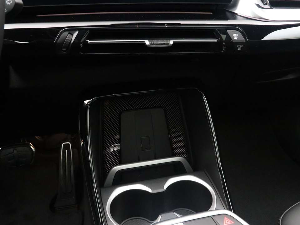 BMW iX1 - Imagem 14