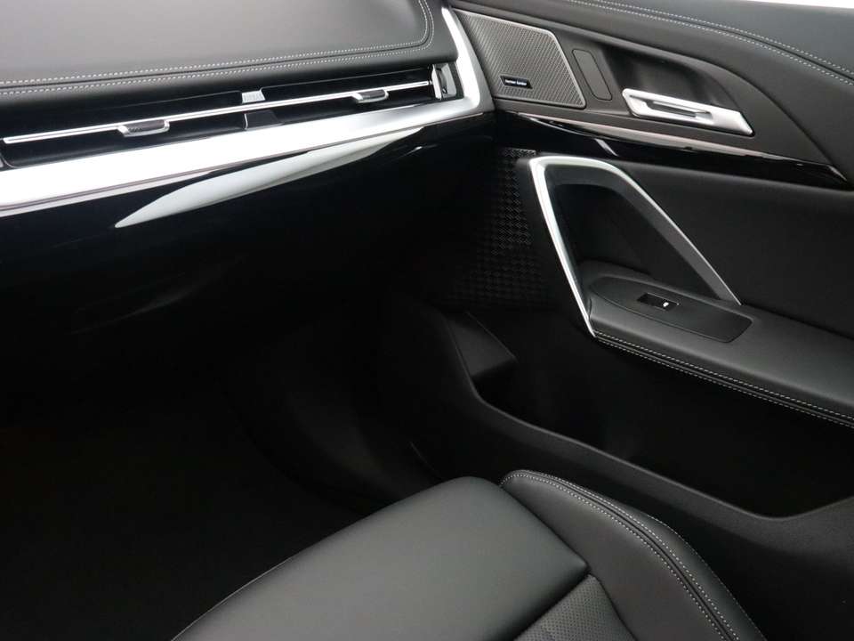 BMW iX1 - Imagem 15
