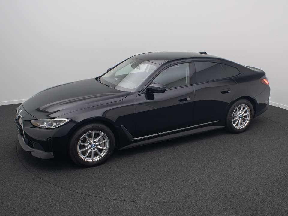 BMW i4 - Imagem 12