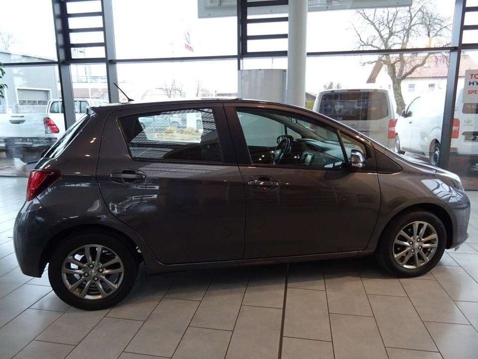 Toyota Yaris - Imagem 6