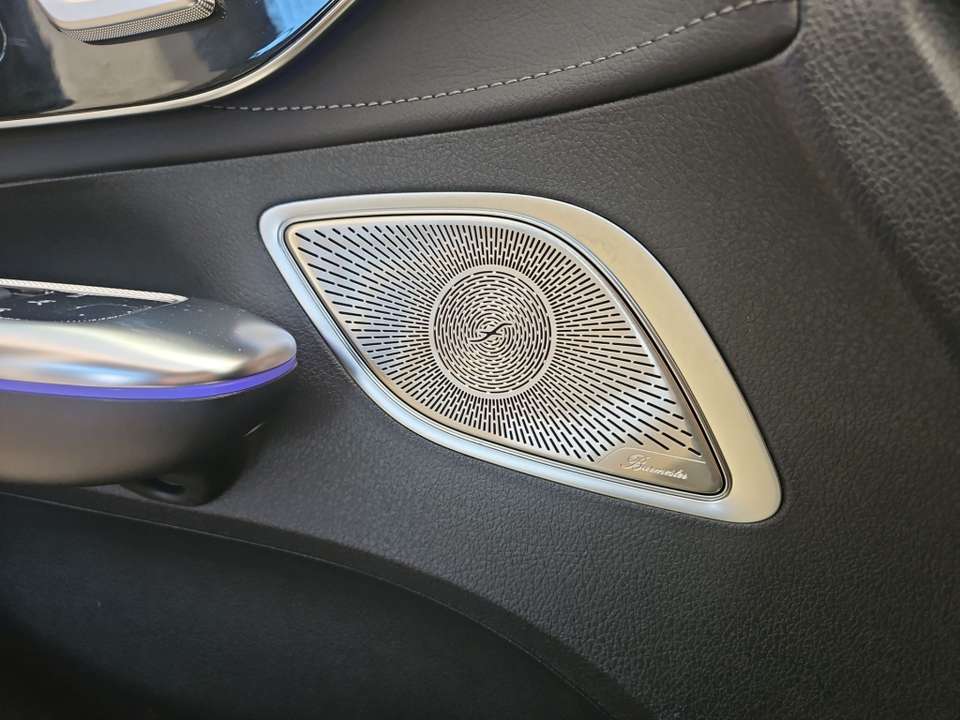 Mercedes-Benz EQE 300 - Imagem 14