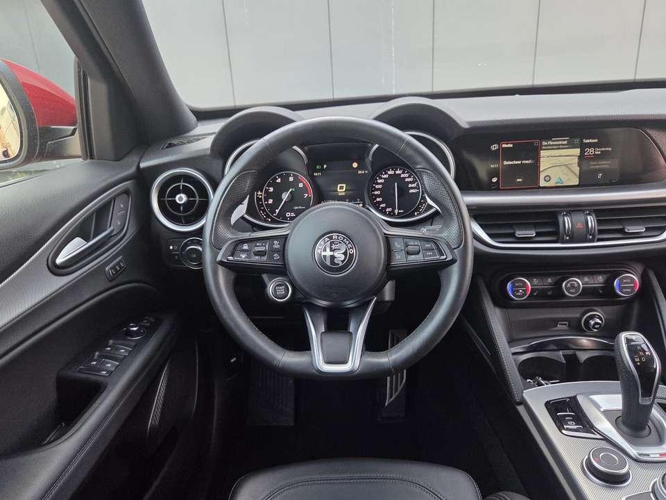 Alfa Romeo Stelvio - Imagem 2