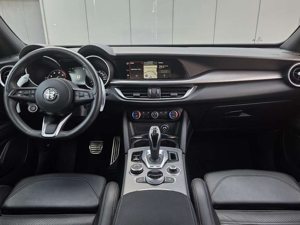 Alfa Romeo Stelvio - Imagem 12