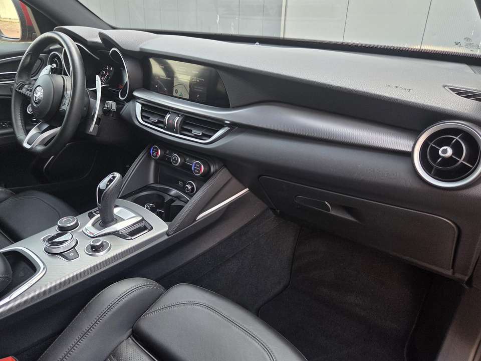 Alfa Romeo Stelvio - Imagem 13
