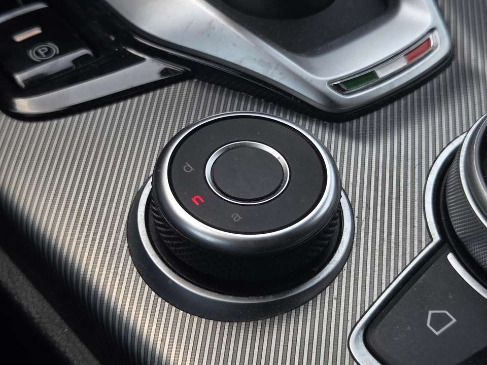 Alfa Romeo Stelvio - Imagem 20