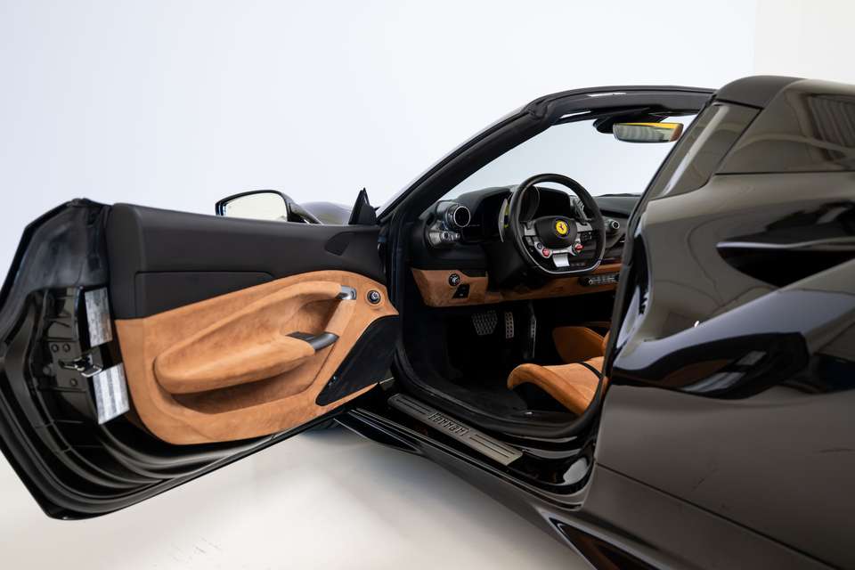 Ferrari F8 Spider - Imagem 7