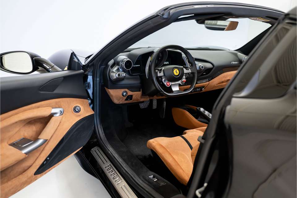 Ferrari F8 Spider - Imagem 8