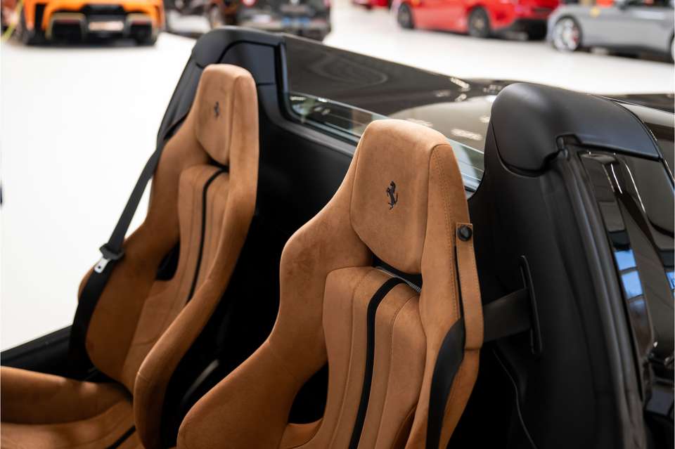 Ferrari F8 Spider - Imagem 13