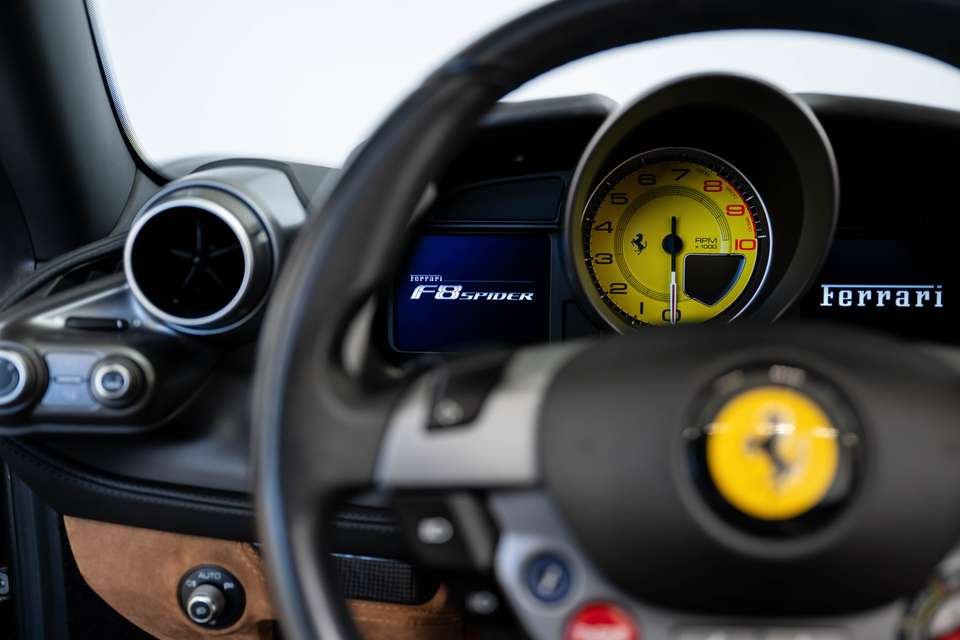 Ferrari F8 Spider - Imagem 14