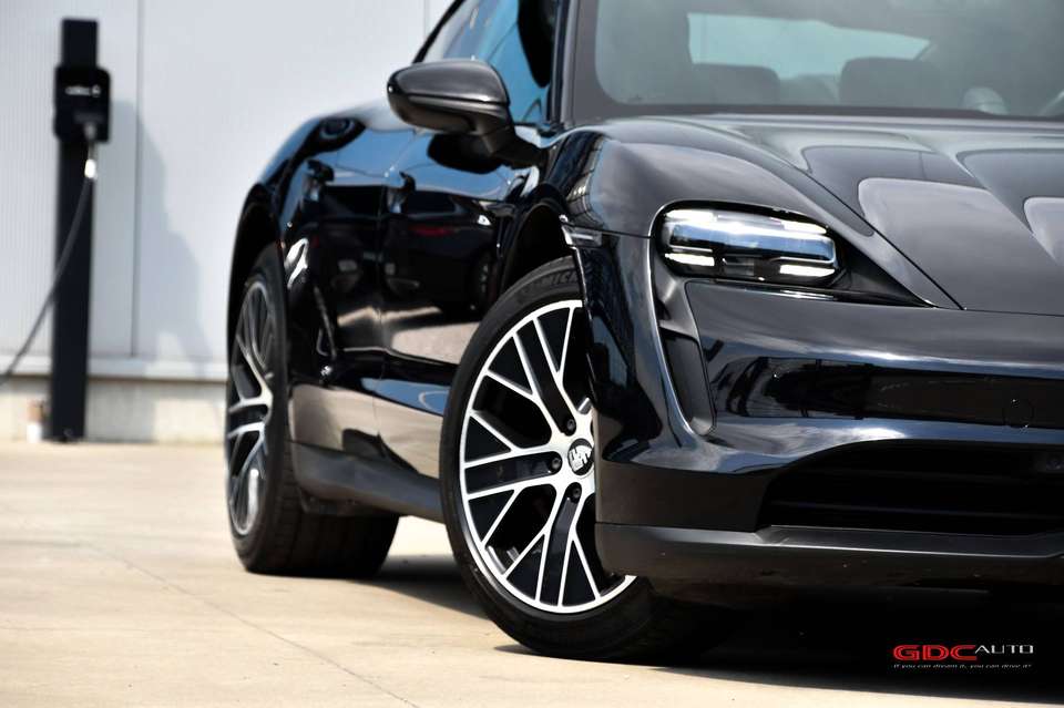 Porsche Taycan - Imagem 15