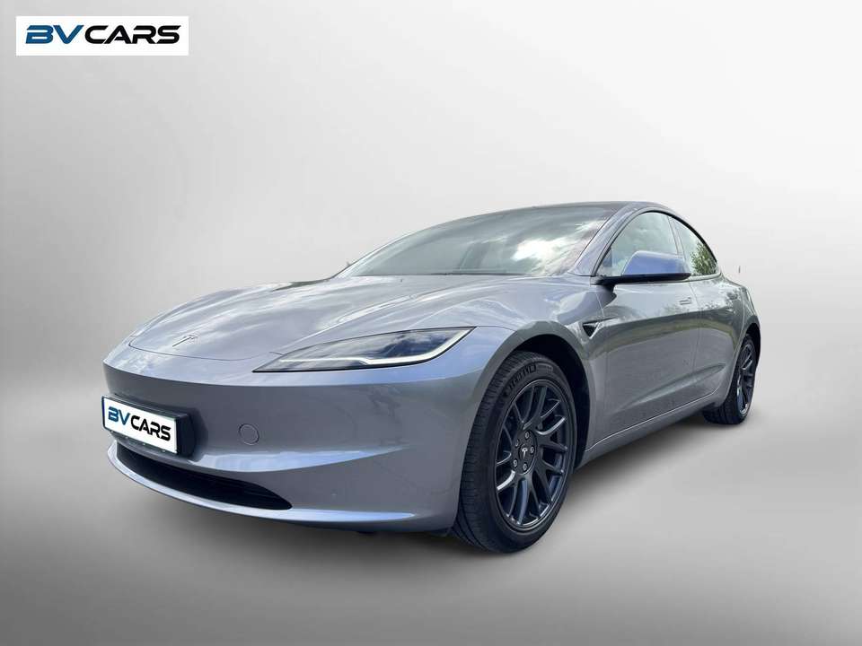 Tesla Model 3 - Imagem 1