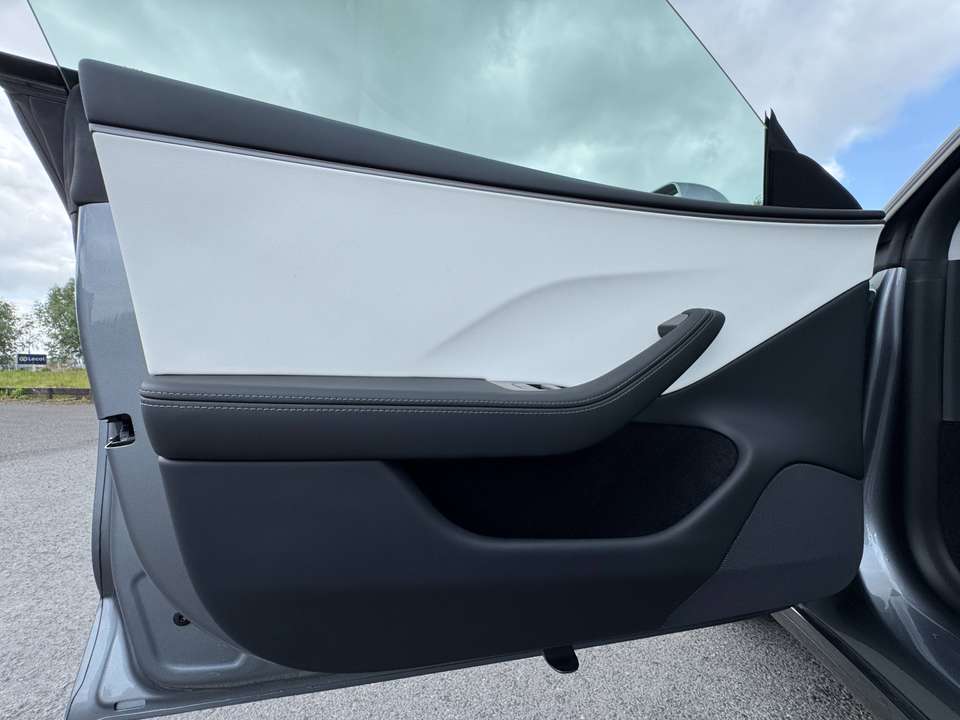 Tesla Model 3 - Imagem 12