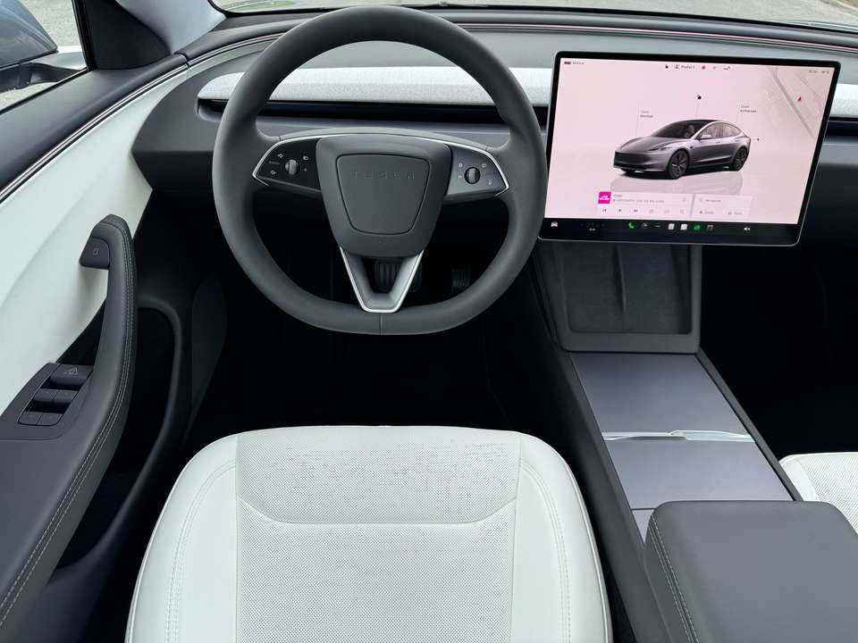 Tesla Model 3 - Imagem 13