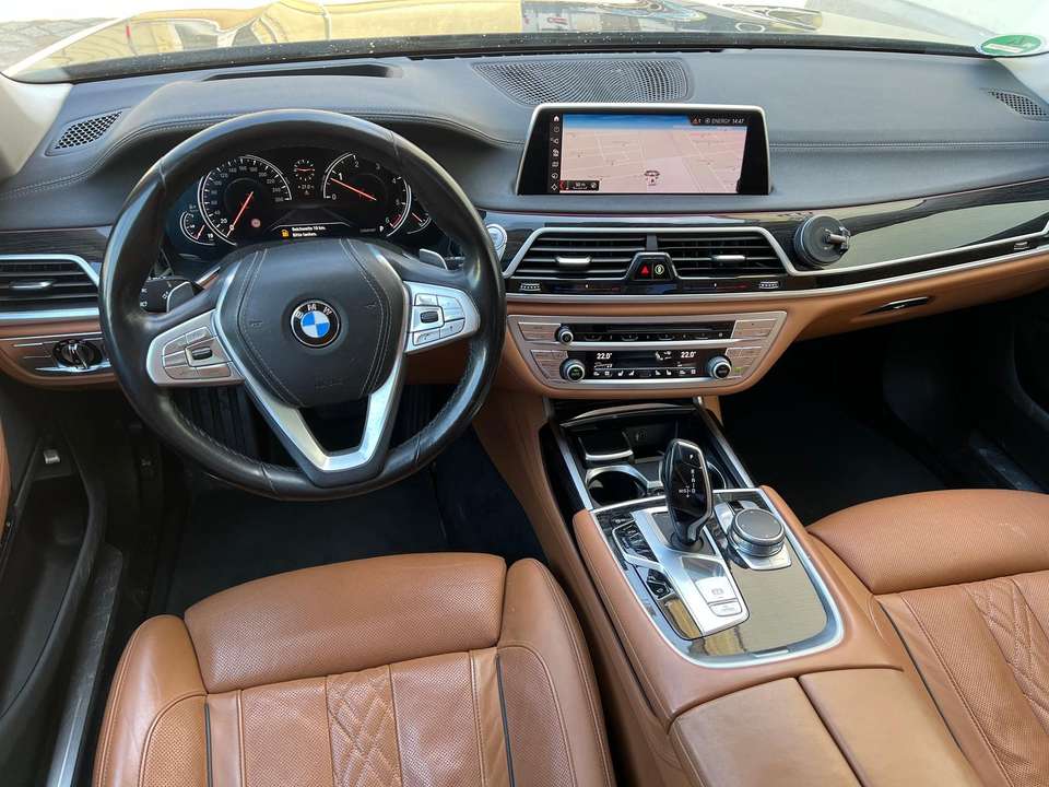 BMW 740 - Imagem 6