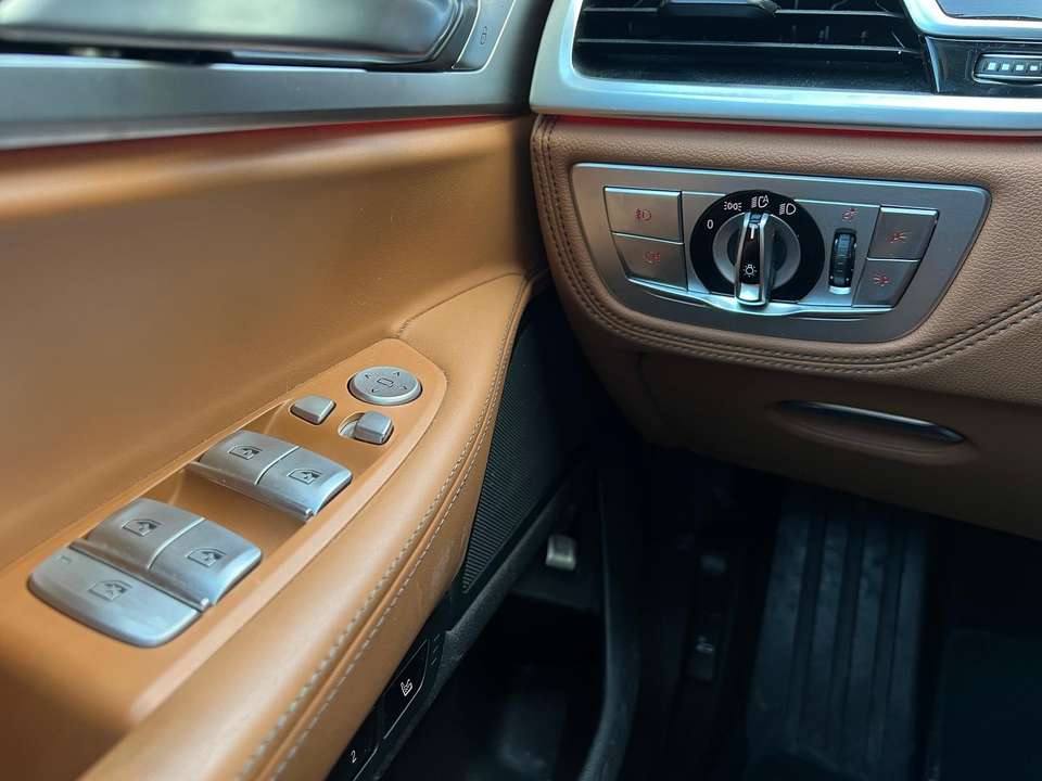BMW 740 - Imagem 10