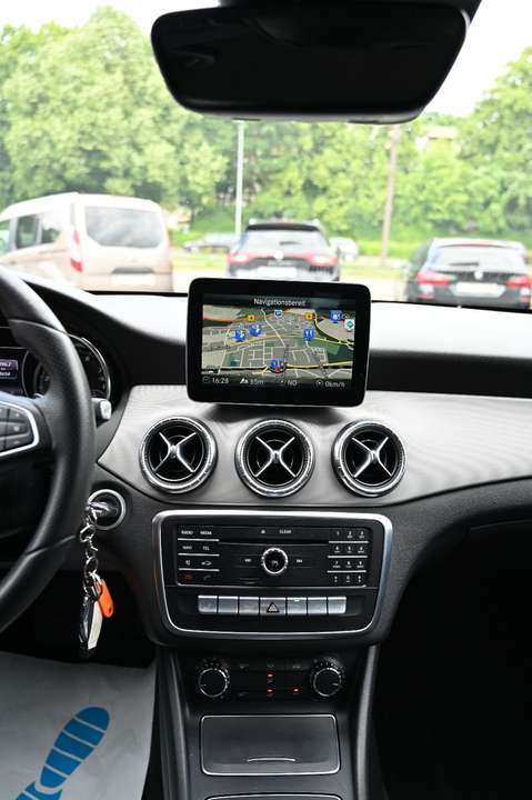 Mercedes-Benz CLA 180 - Imagem 12