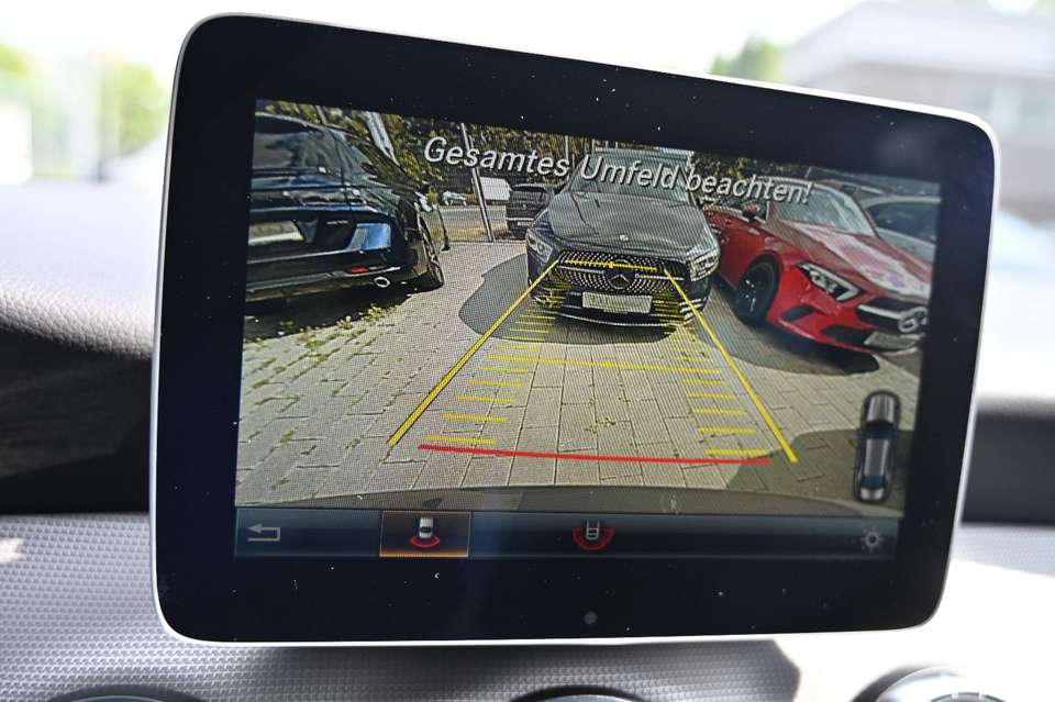 Mercedes-Benz CLA 180 - Imagem 13
