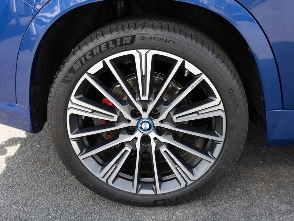 BMW iX1 - Imagem 10