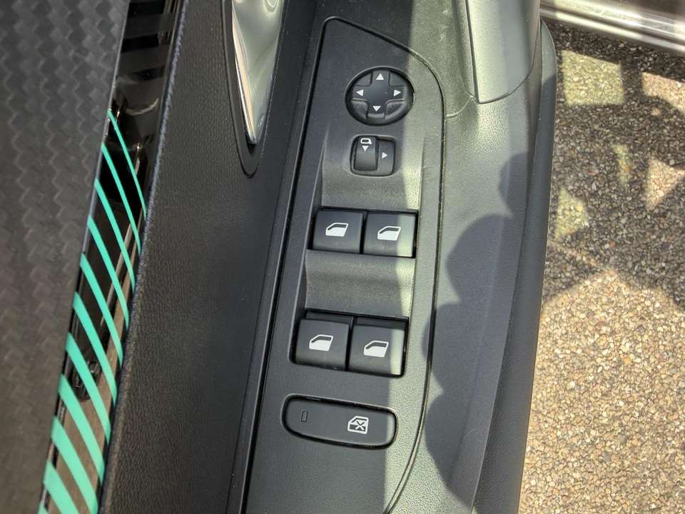 Peugeot 2008 - Imagem 8