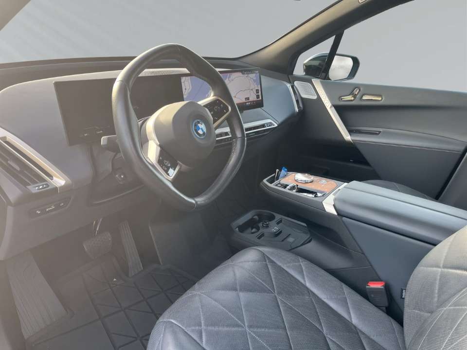 BMW iX - Imagem 4